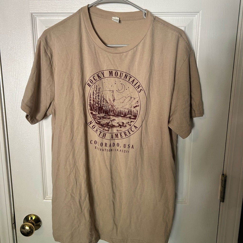 Rocky Mountains Graphic Tee - Tan